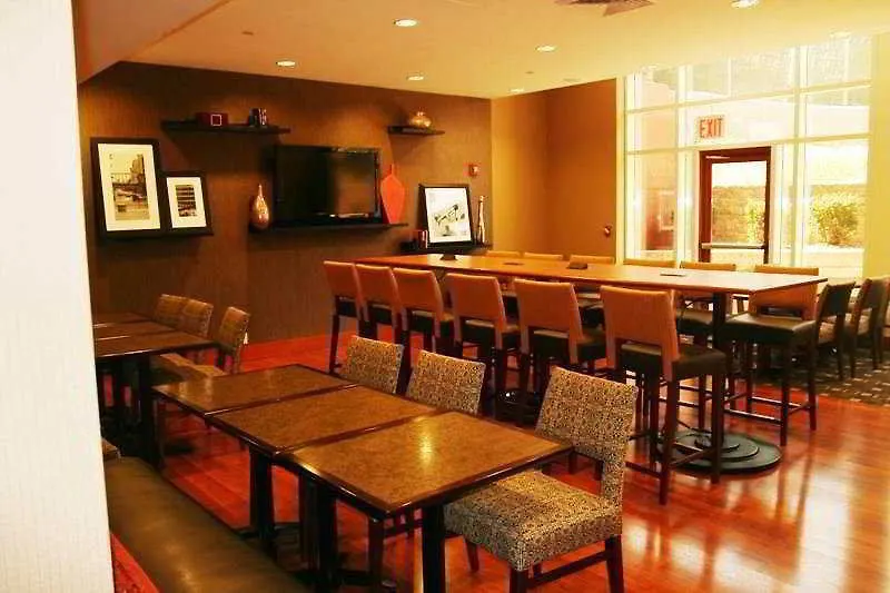 Hampton Inn New York - Laguardia Airport Hotel