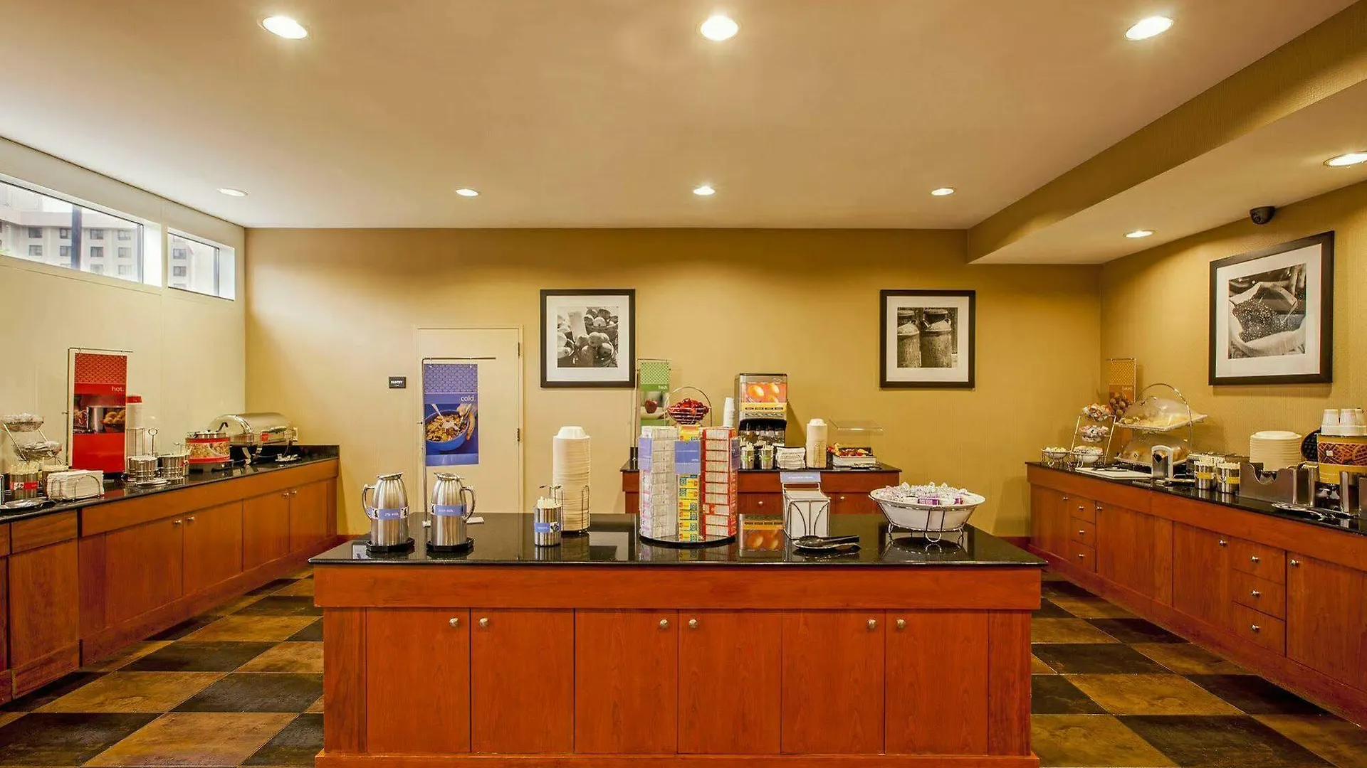 Hampton Inn New York - Laguardia Airport 3*,